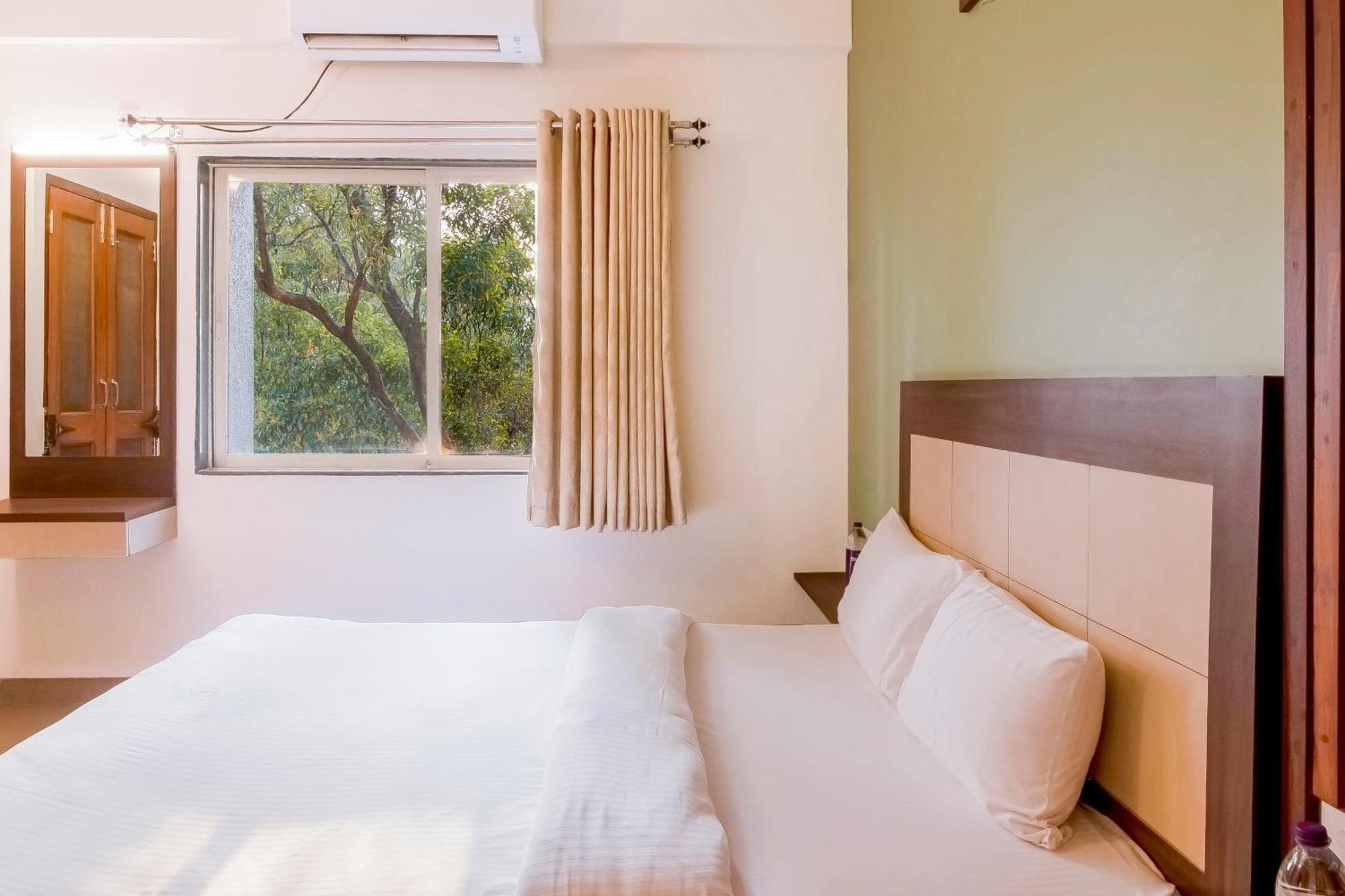 Hotel Sterling Stolen Heaven Lonavala Pokoj fotografie